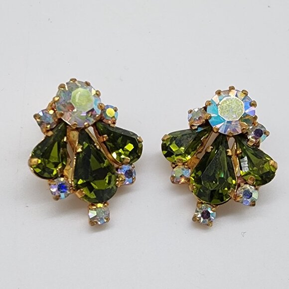 Vintage Austrian Rhinestone Clip-on Earrings on Gold Tone Metal Green and Irides - Picture 5 of 15